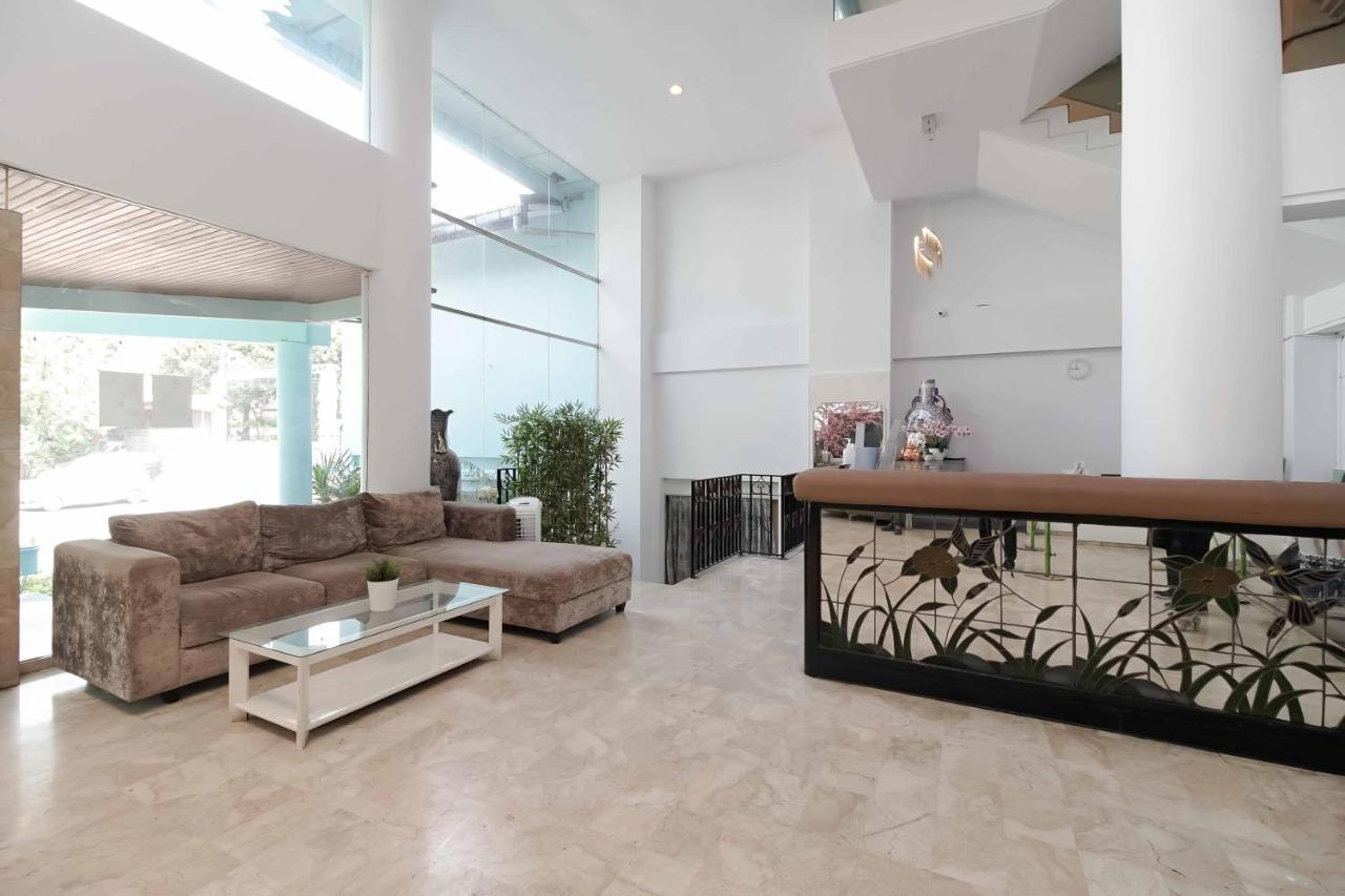 Reddoorz Plus Near Kebayoran Baru Blok S Jakarta Luaran gambar