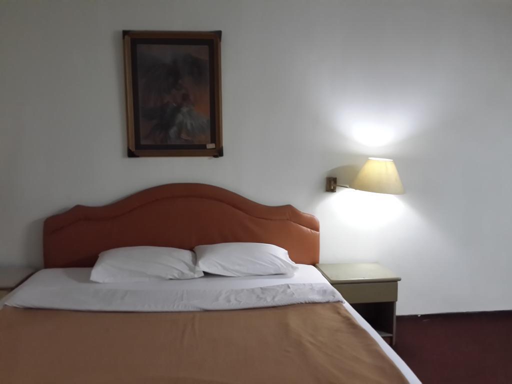 Reddoorz Plus Near Kebayoran Baru Blok S Jakarta Bilik gambar