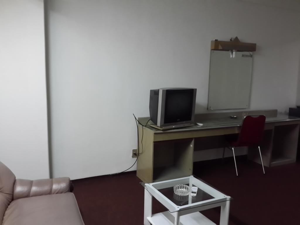 Reddoorz Plus Near Kebayoran Baru Blok S Jakarta Bilik gambar